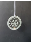 Fehér kézzel festett, hópehely alakú üvegdísz
