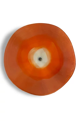 Extra nagy méretű, kézzel festett üvegvirág,  lazac-naracs színállásban, kültéri használatra, 1 m-es acélszáron