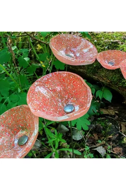 Közepes méretű üveg kála virág kültérre transzparens, piros, fehér színben