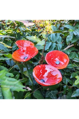 Közepes méretű üveg kála virág kültérre piros színben 43 cm -es rozsdamentes acélszáron