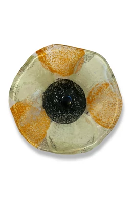 Medium-sized, hand-painted glass daisy flower, in white-orange color scheme, for outdoor use, on a 43 cm steel stem