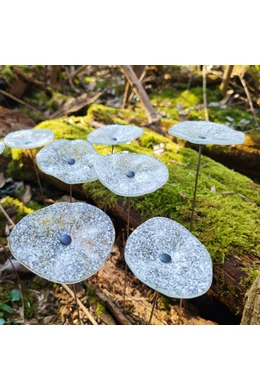 Transparent basic color oval glass flower with white dots, for outdoor use, on a 43 cm steel stem