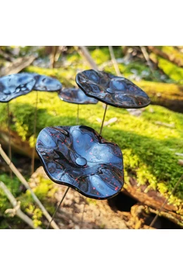 Black base oval glass flower with red dots, for outdoor use, on a 43 cm steel stem