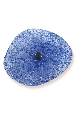 Transparent basic color oval glass flower with light blue-dark blue dots, for outdoor use, on a 43 cm steel stem