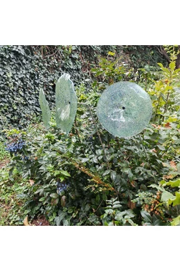 Nagy méretű 18 cm átmérőjű üveg virág kültérre transzparens- zöld-sötétkék színben 100 cm -es rozsdamentes acélszáron