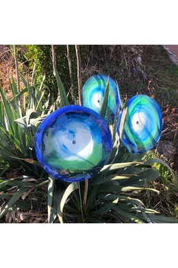 Nagy méretű 18 cm átmérőjű üveg virág kültérre sötétkék-zöld színben 100 cm -es rozsdamentes acélszáron