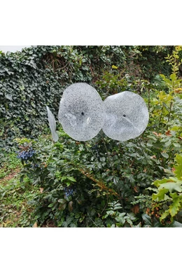 Nagy méretű 18 cm átmérőjű üveg virág kültérre transzparens- fehér-fekete színben 100 cm -es rozsdamentes acélszáron