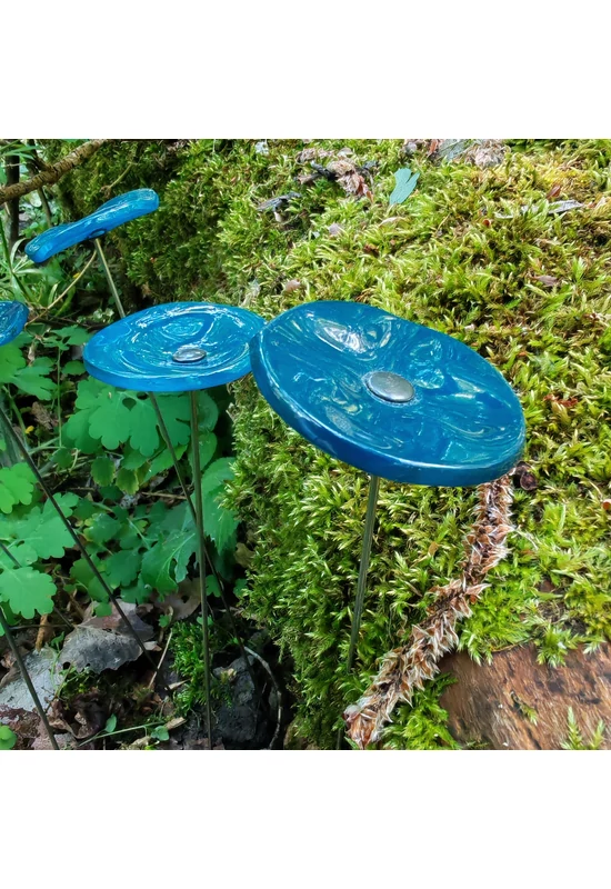 Round small glass flower for outdoor use in dark blue colour with 43 cm stainless steel stem