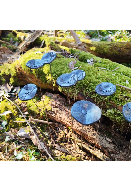 Kis méretű kerek üveg virág kültérre szürke- fekete színben 43 cm -es rozsdamentes acélszáron