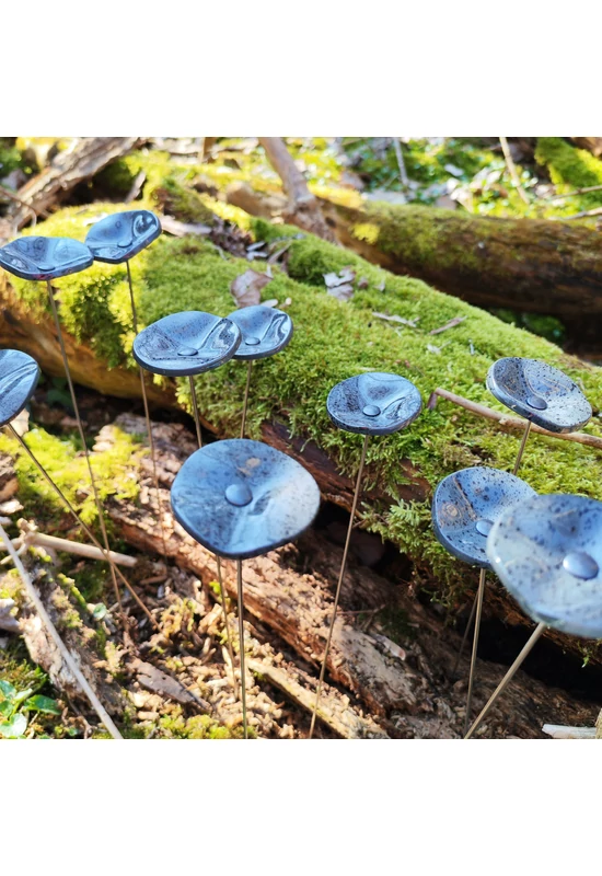 Kis méretű kerek üveg virág kültérre szürke- fekete színben 43 cm -es rozsdamentes acélszáron