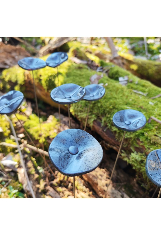 Kis méretű kerek üveg virág kültérre szürke- fekete színben 43 cm -es rozsdamentes acélszáron