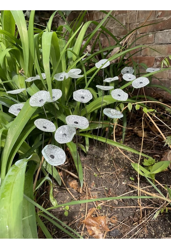 Kis méretű kerek üveg virág kültérre transzparens- fehér színben 43 cm -es rozsdamentes acélszáron