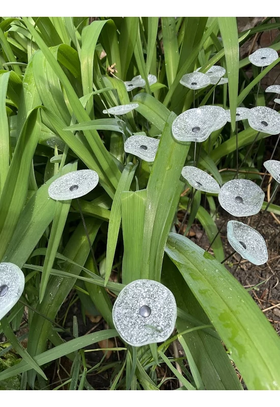 Kis méretű kerek üveg virág kültérre transzparens- fehér színben 43 cm -es rozsdamentes acélszáron