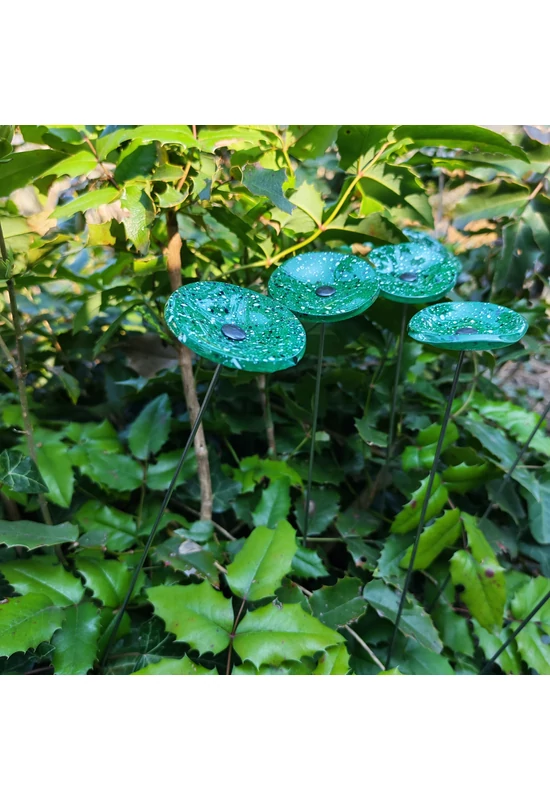 Kis méretű kerek üveg virág kültérre zöld- sötétkék-fehér színben 43 cm -es rozsdamentes acélszáron