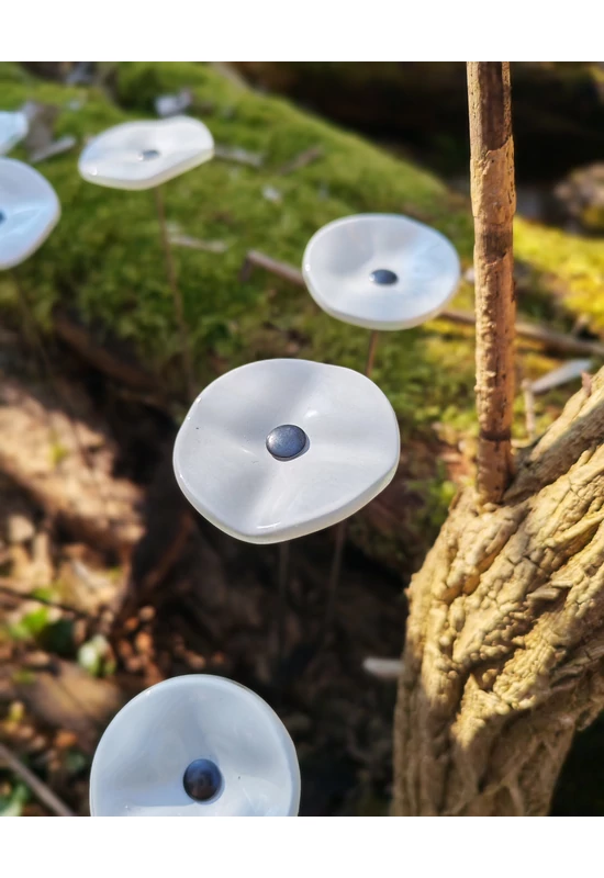 Kis méretű kerek üveg virág kültérre fehér színben 43 cm -es rozsdamentes acélszáron