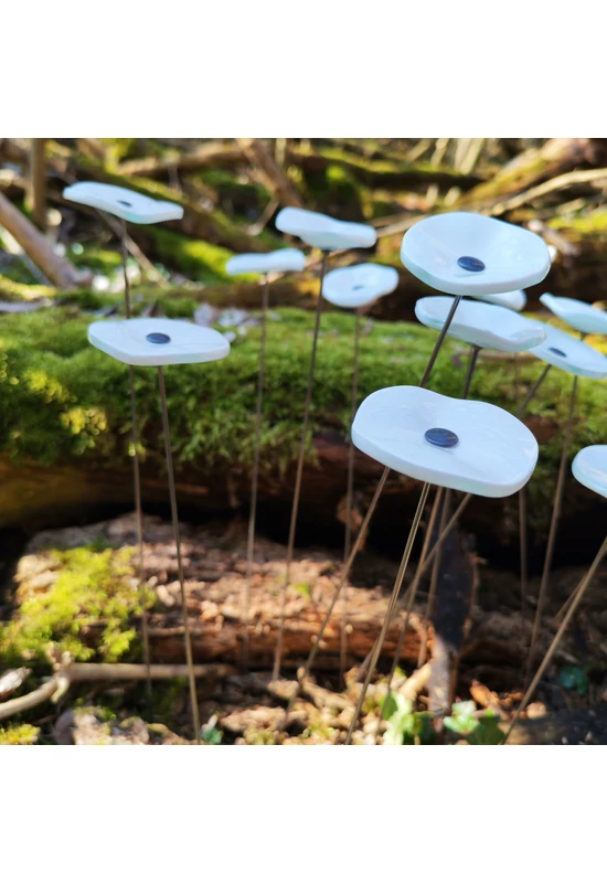 Kis méretű kerek üveg virág kültérre fehér színben 43 cm -es rozsdamentes acélszáron