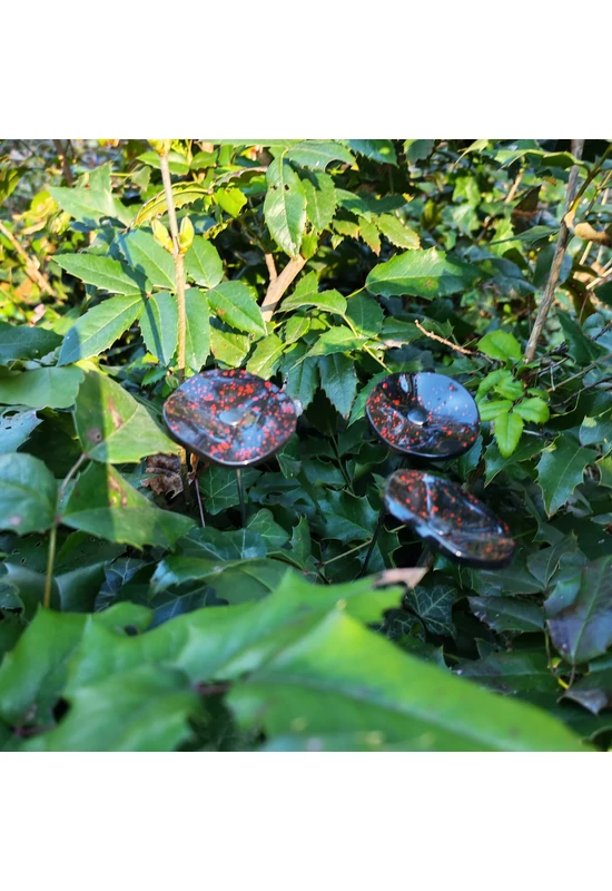 Kis méretű kerek üveg virág kültérre fekete piros színben 43 cm -es rozsdamentes acélszáron