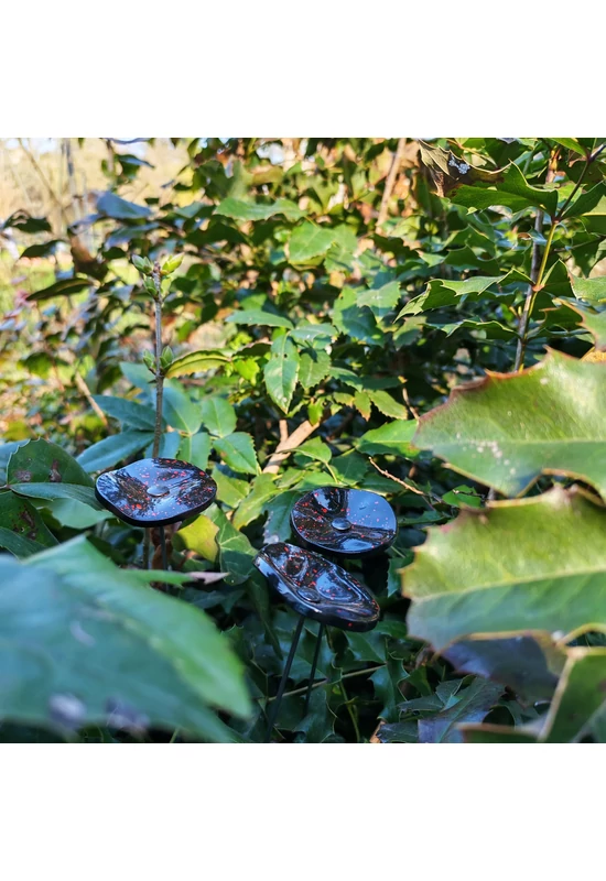 Kis méretű kerek üveg virág kültérre fekete piros színben 43 cm -es rozsdamentes acélszáron