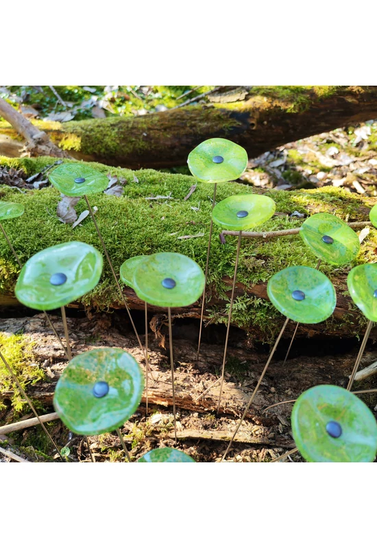 Round small glass flower for outdoor use in transparent, applegreen colour with 43 cm stainless steel stem