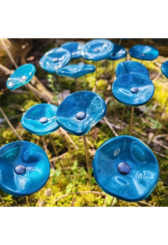 Round small glass flower for outdoor use in turquoise colour with 43 cm stainless steel stem