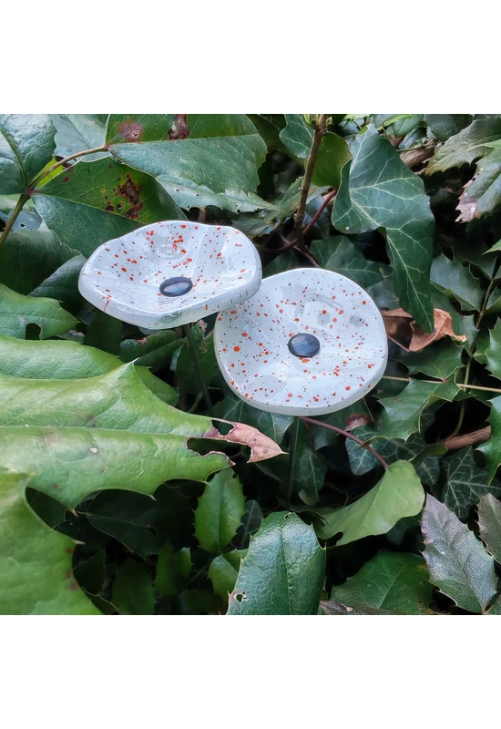 Kis méretű kerek üveg virág kültérre fehér-narancs színben 43 cm -es rozsdamentes acélszáron