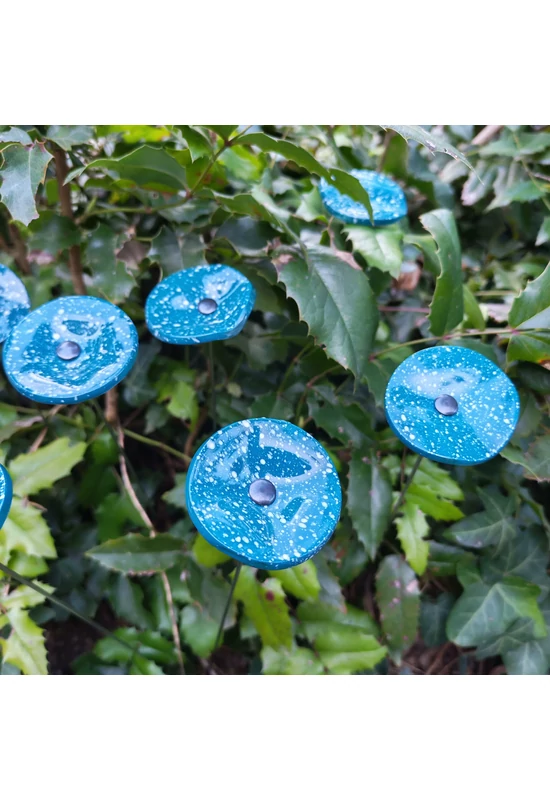 Kis méretű kerek üveg virág kültérre akvamarin-fehér színben 43 cm -es rozsdamentes acélszáron