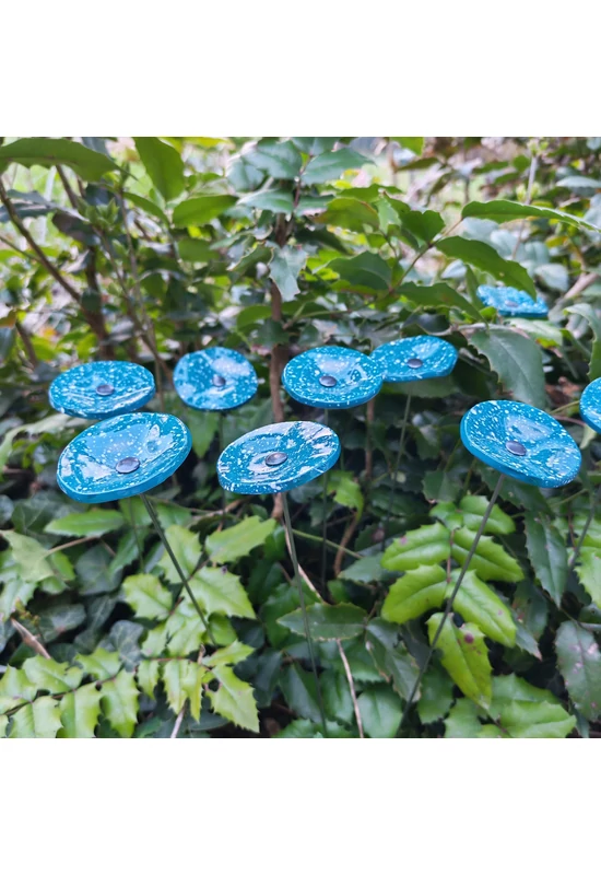 Kis méretű kerek üveg virág kültérre akvamarin-fehér színben 43 cm -es rozsdamentes acélszáron