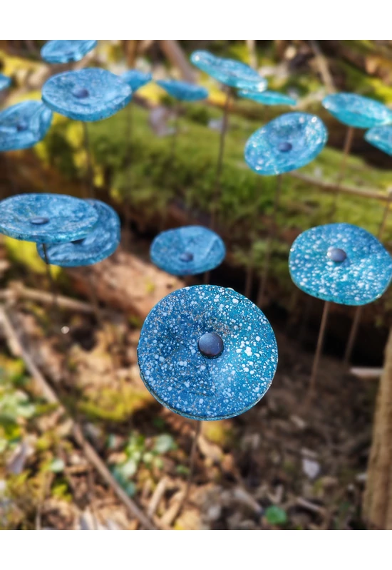 Kis méretű kerek üveg virág kültérre transzparens- türkiz-fehér színben 43 cm -es rozsdamentes acélszáron