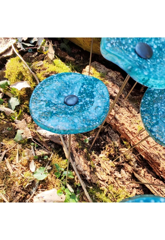 Kis méretű kerek üveg virág kültérre transzparens- türkiz-fehér színben 43 cm -es rozsdamentes acélszáron