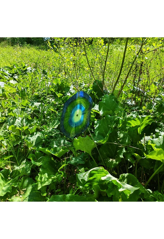 Extra nagy méretű 35 cm átmérőjű üveg virág kültérre örvénylő sötétkék-zöld színekben 100 cm -es rozsdamentes acélszáron