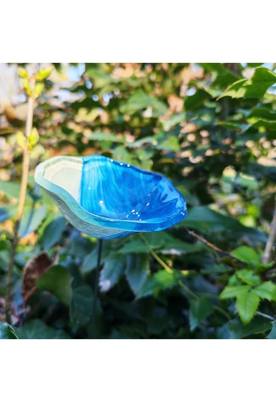 Közepes méretű üveg kála virág kültérre türkiz-fehér színben 43 cm -es rozsdamentes acélszáron