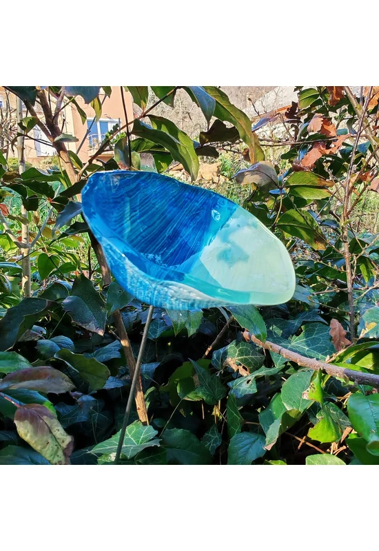 Közepes méretű üveg kála virág kültérre türkiz-fehér színben 43 cm -es rozsdamentes acélszáron