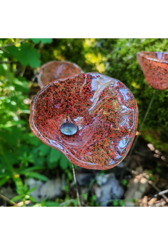 Közepes méretű üveg kála virág kültérre transzparens, piros, fekete színben