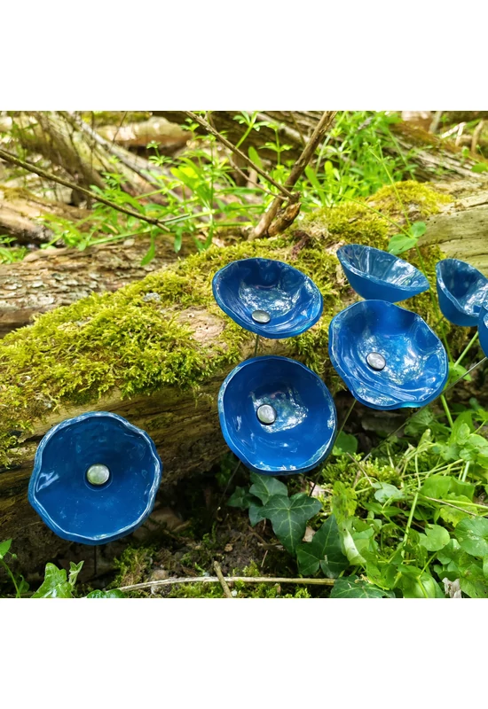 Medium -sized glass calabel flower for outdoor in turquoise colour with 43 cm stainless steel stem.