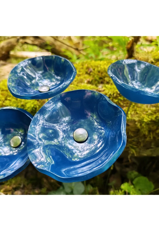 Közepes méretű üveg kála virág kültérre türkiz színben 43 cm -es rozsdamentes acélszáron