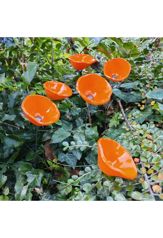 Közepes méretű üveg kála virág kültérre narancssárga színben 43 cm -es rozsdamentes acélszáron