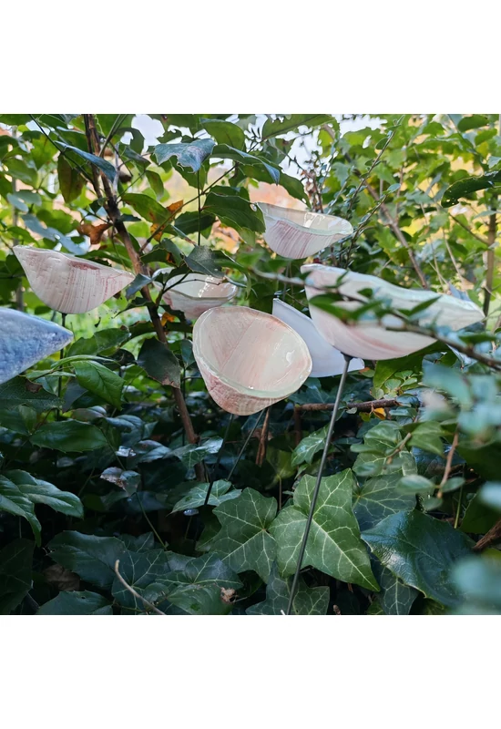 Közepes méretű üveg kála virág kültérre rózsaszin-fehér színben 43 cm -es rozsdamentes acélszáron