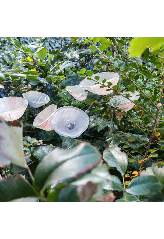 Közepes méretű üveg kála virág kültérre rózsaszin-fehér színben 43 cm -es rozsdamentes acélszáron