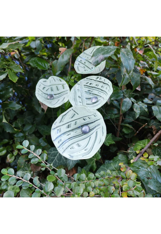 Közepes méretű üveg kála virág kültérre transzparens-fehér színben 43 cm -es rozsdamentes acélszáron