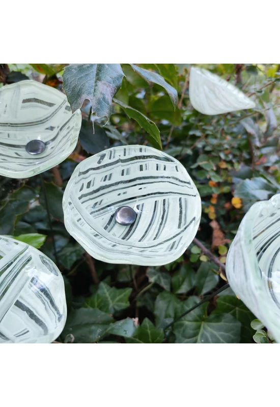 Közepes méretű üveg kála virág kültérre transzparens-fehér színben 43 cm -es rozsdamentes acélszáron