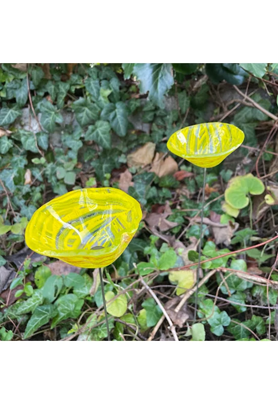Medium -sized glass calabel flower for outdoor in transparent-yellow colour with 43 cm stainless steel stem.
