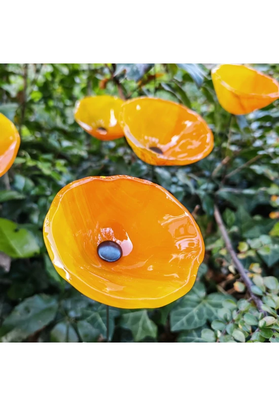 Közepes méretű üveg tölcsér virág kültérre sárga-narancs színben 43 cm -es rozsdamentes acélszáron