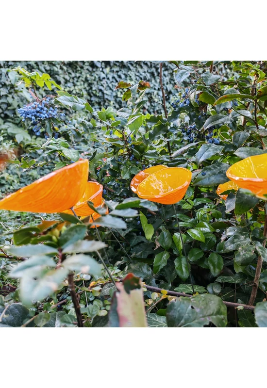 Közepes méretű üveg tölcsér virág kültérre sárga-narancs színben 43 cm -es rozsdamentes acélszáron