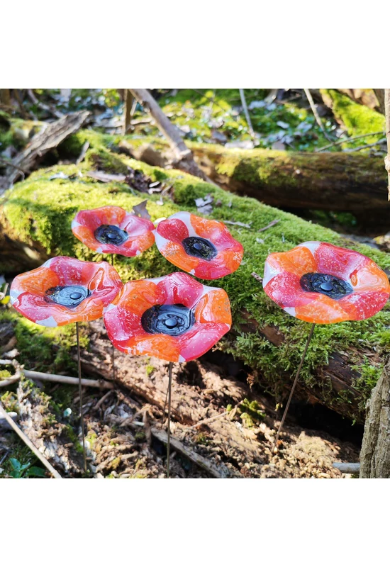 Medium-sized, hand-painted glass daisy flower, in red-black color scheme, for outdoor use, on a 43 cm steel stem