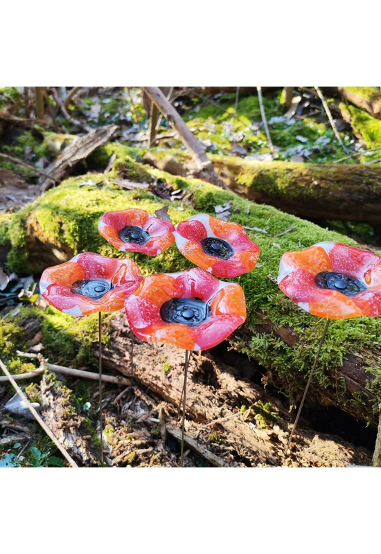 Közepes méretű, kézzel festett margaréta üvegvirág,  piros-fekete színállásban, kültéri használatra, 43 cm-es acélszáron