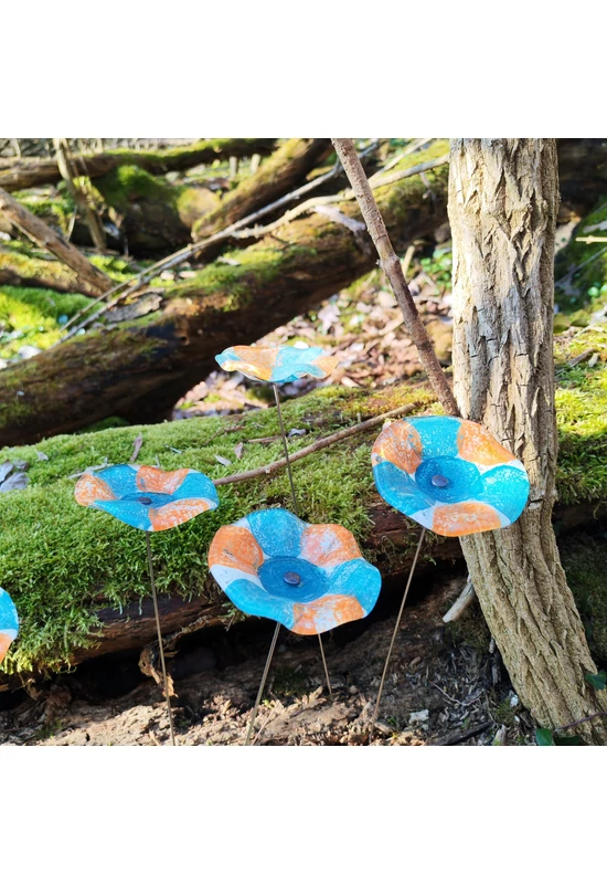 Közepes méretű, kézzel festett margaréta üvegvirág,  türkiz-lazac színállásban, kültéri használatra, 43 cm-es acélszáron