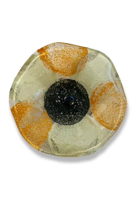 Medium-sized, hand-painted glass daisy flower, in white-orange color scheme, for outdoor use, on a 43 cm steel stem