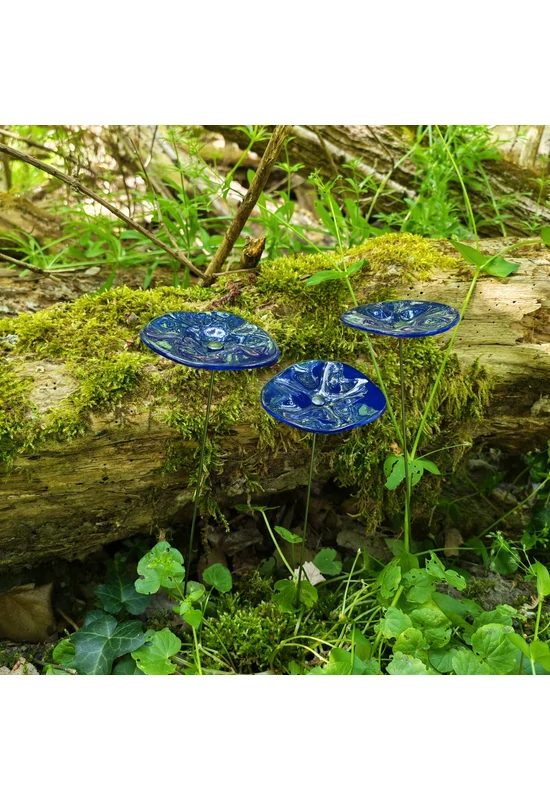 Sötétkék alapszínű ovális üvegvirág