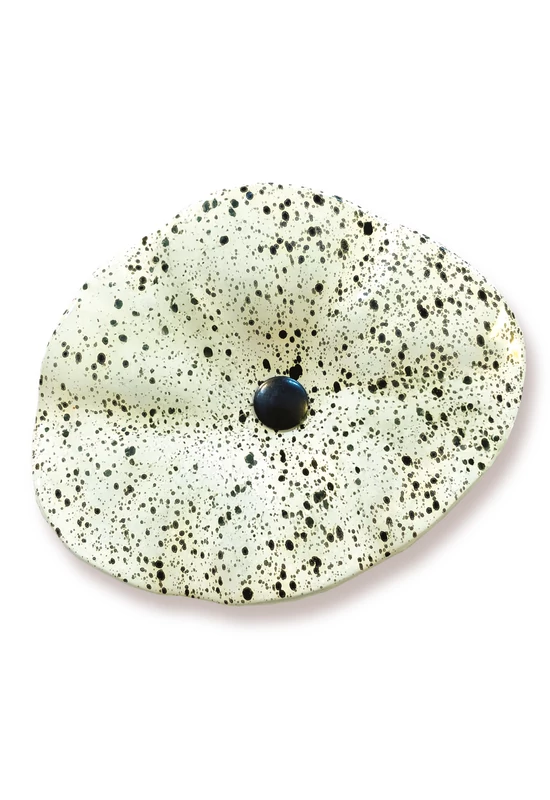 Fehér alapszínű ovális üvegvirág,  fekete pöttyökkel