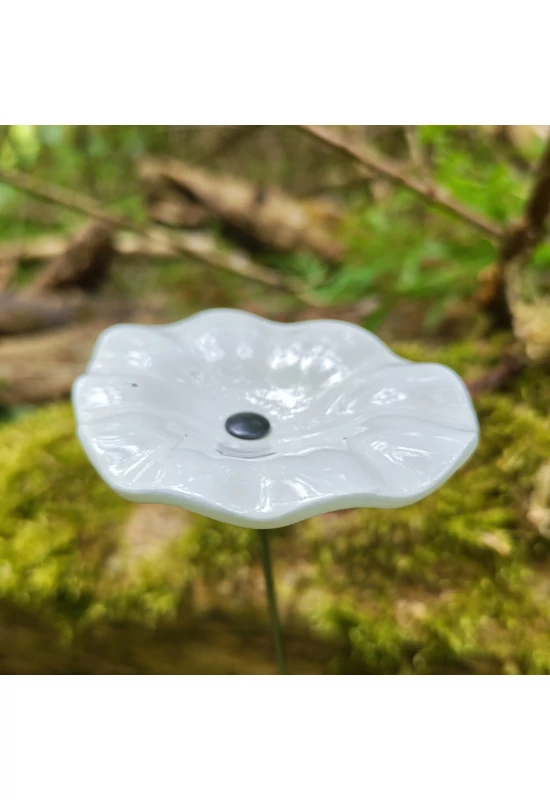 Fehér alapszínű ovális üvegvirág